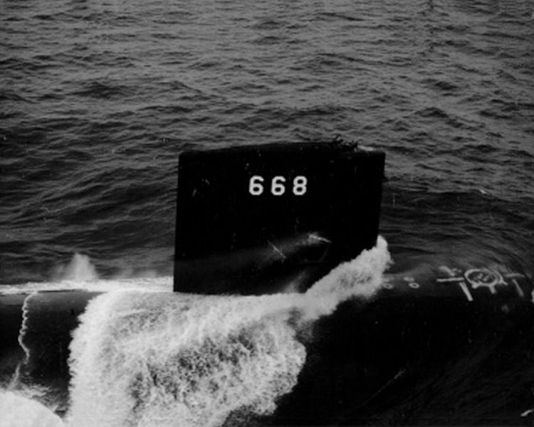 750px-USS_Spadefish_(SSN-668).jpg